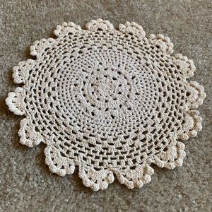 📦 2 FOR $6
 
 VINTAGE DOILY